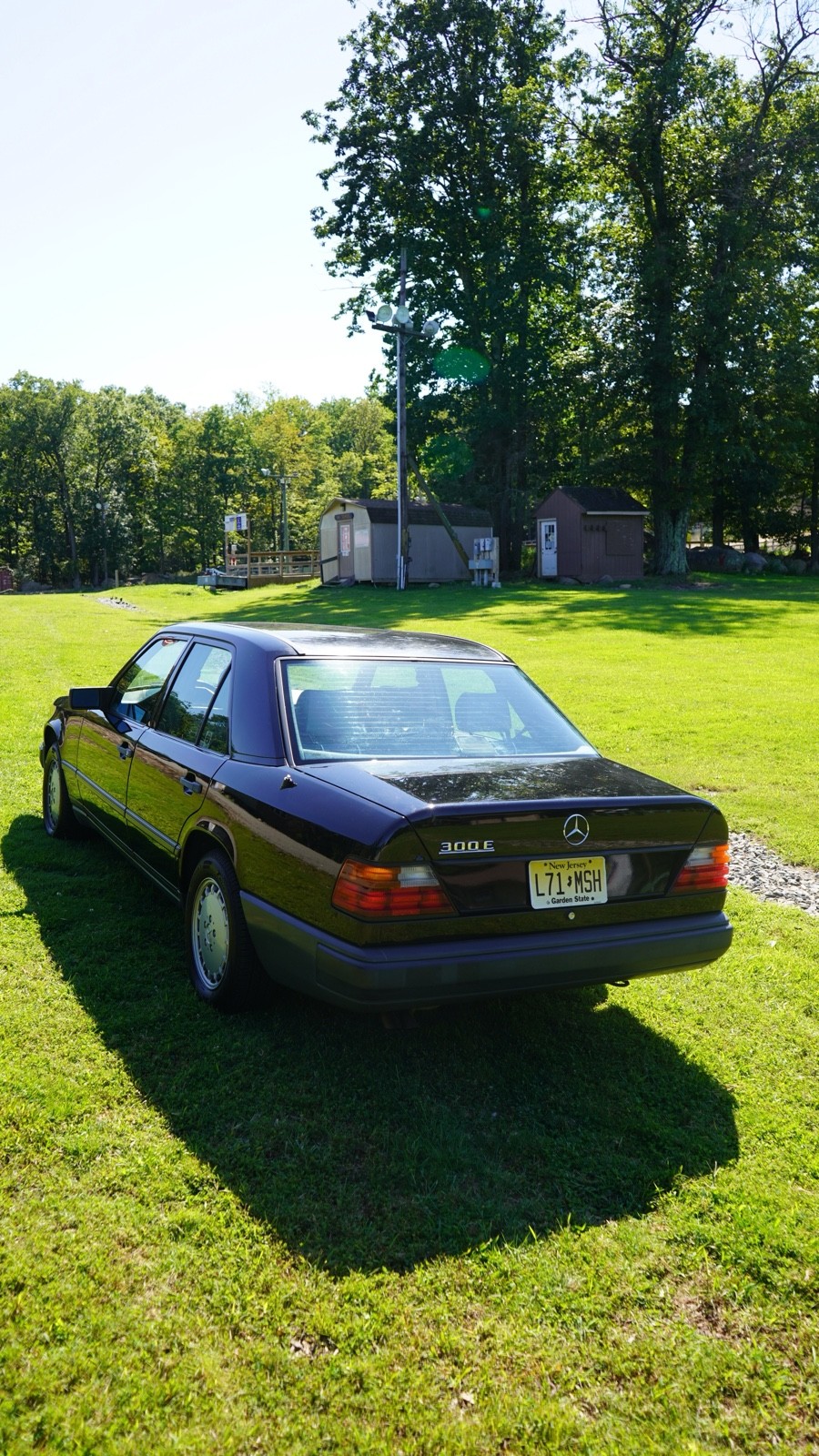 Mercedes-Benz-E-Class-1989-Sedan-2