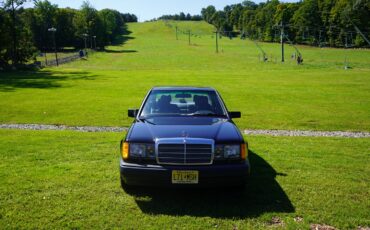 Mercedes-Benz-E-Class-1989-Sedan
