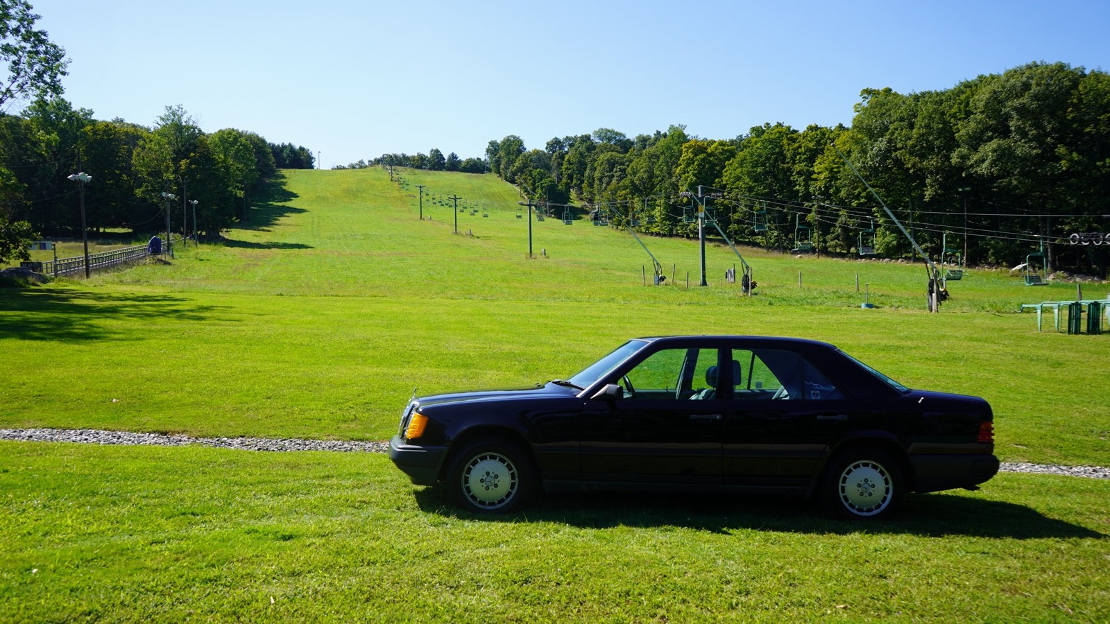 Mercedes-Benz-E-Class-1989-Sedan-4