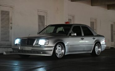 Mercedes-Benz-E-Class-1994-Sedan-10
