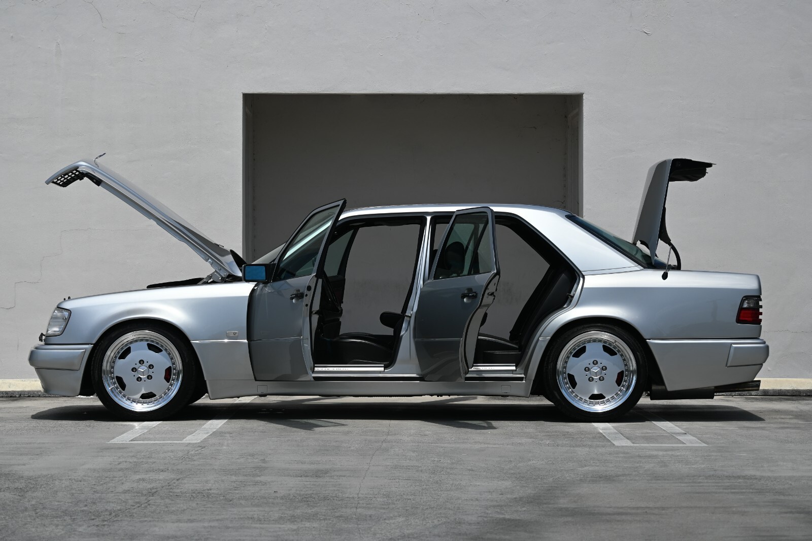Mercedes-Benz-E-Class-1994-Sedan-11