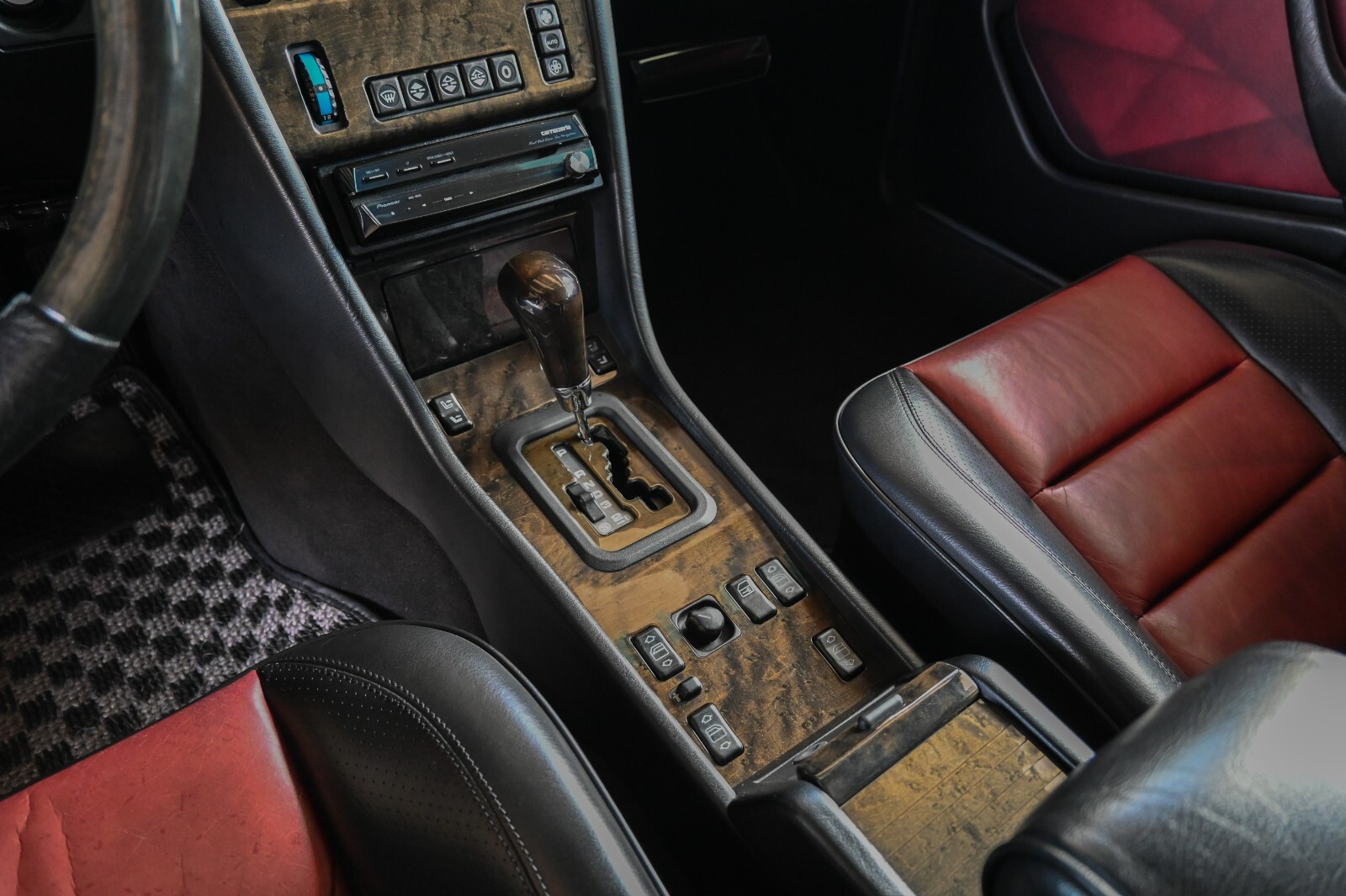Mercedes-Benz-E-Class-1994-Sedan-16