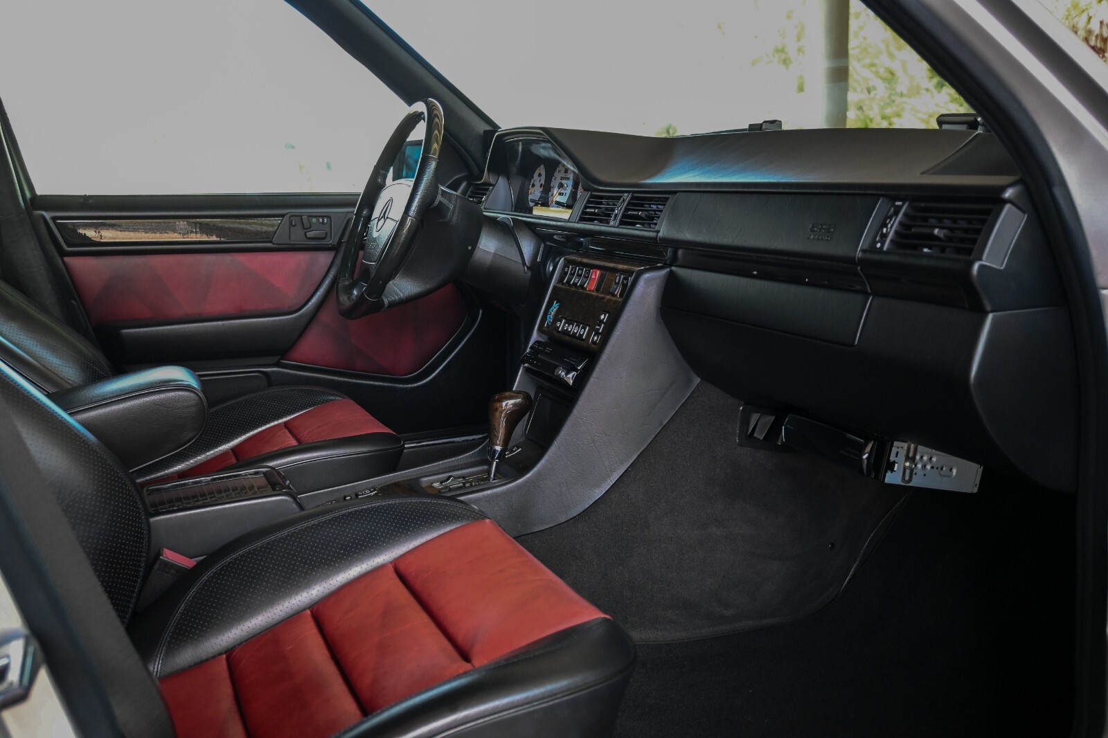 Mercedes-Benz-E-Class-1994-Sedan-18