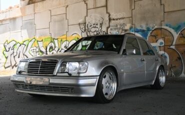 Mercedes-Benz-E-Class-1994-Sedan-2