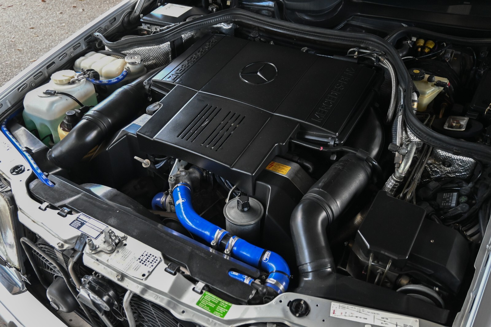 Mercedes-Benz-E-Class-1994-Sedan-25