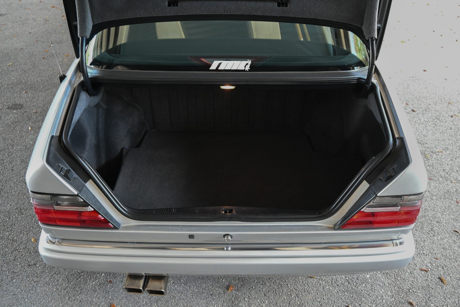 Mercedes-Benz-E-Class-1994-Sedan-31