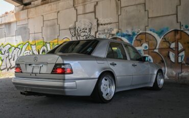 Mercedes-Benz-E-Class-1994-Sedan-4