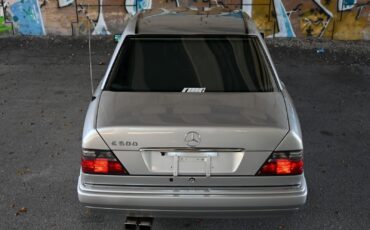 Mercedes-Benz-E-Class-1994-Sedan-5