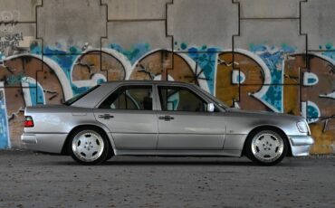 Mercedes-Benz-E-Class-1994-Sedan-7