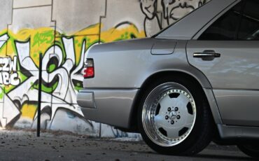 Mercedes-Benz-E-Class-1994-Sedan-8