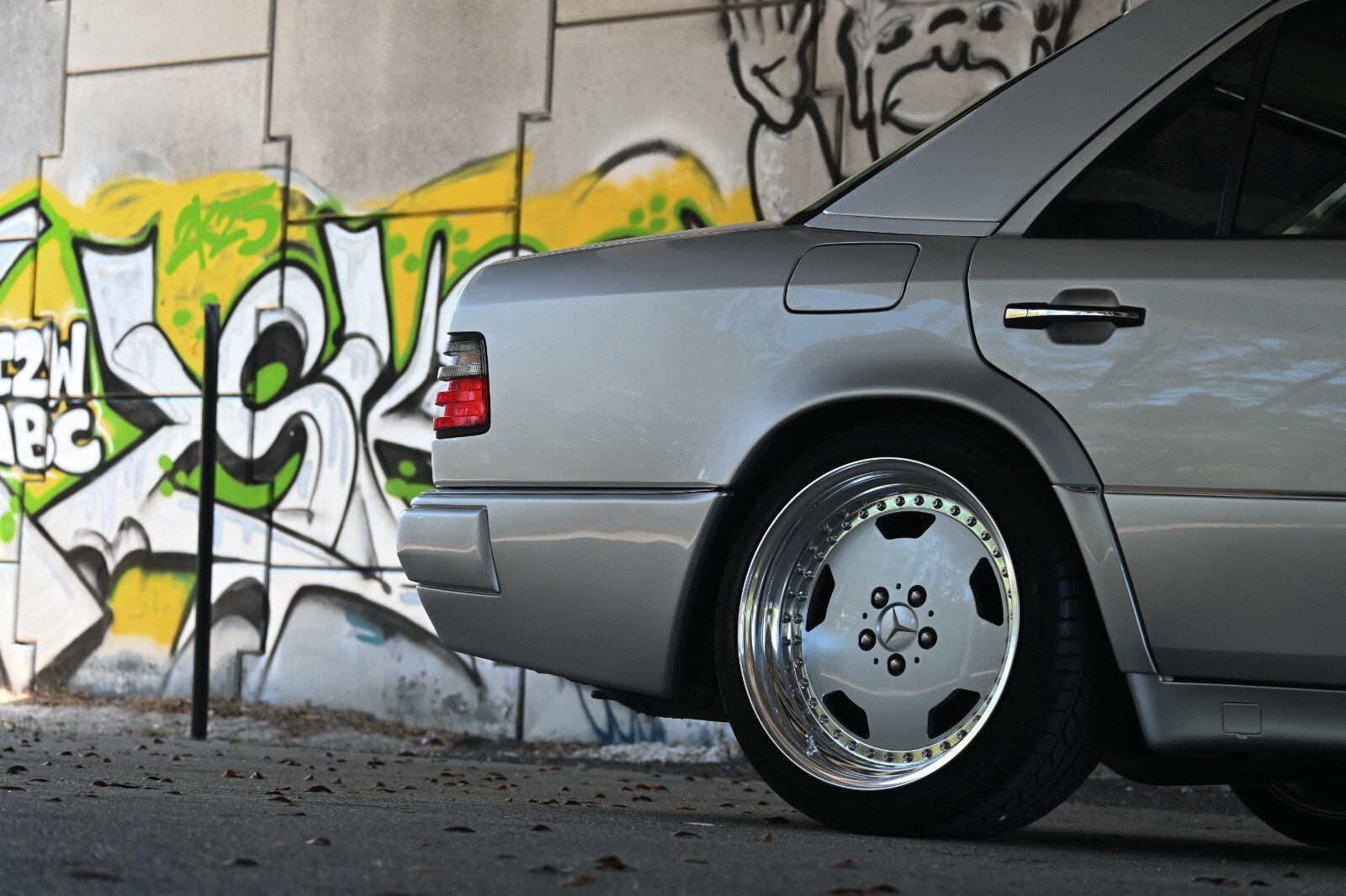 Mercedes-Benz-E-Class-1994-Sedan-8