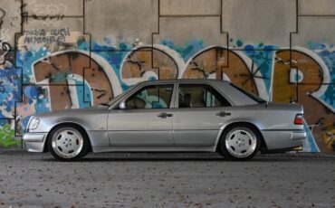 Mercedes-Benz-E-Class-1994-Sedan-9