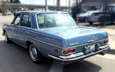 Mercedes-Benz-Other-1972-Sedan-5