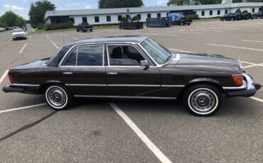 Mercedes-Benz-Other-1975-Sedan-1