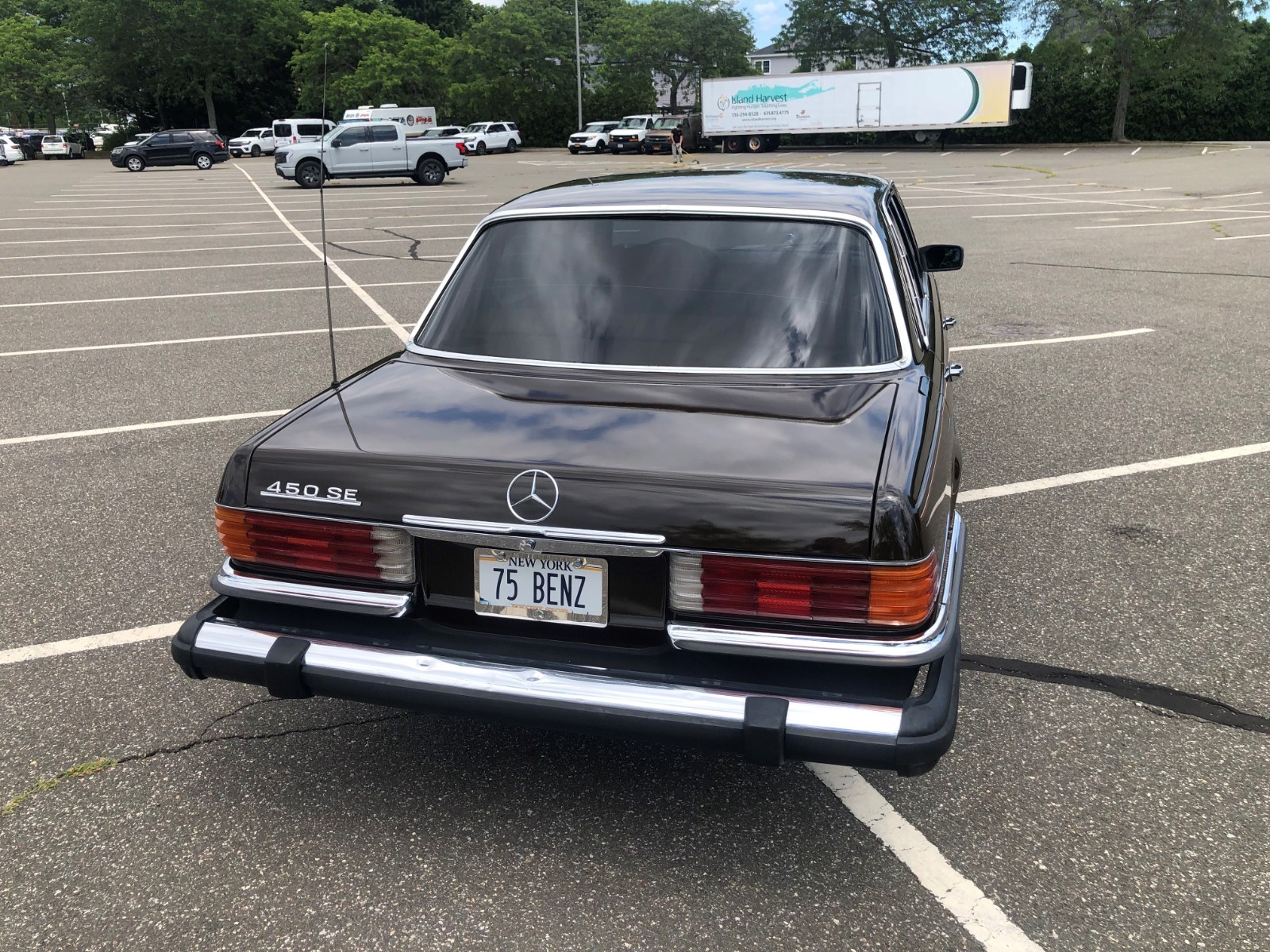 Mercedes-Benz-Other-1975-Sedan-10