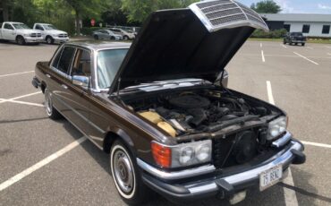 Mercedes-Benz-Other-1975-Sedan-13