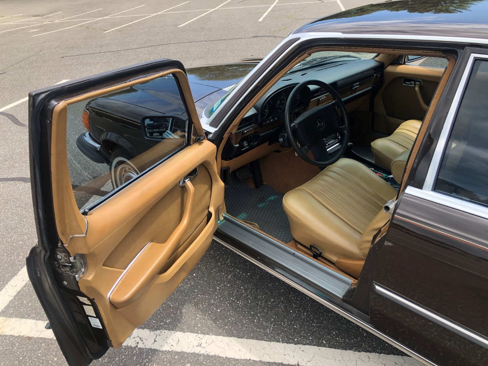 Mercedes-Benz-Other-1975-Sedan-16
