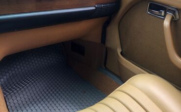 Mercedes-Benz-Other-1975-Sedan-20