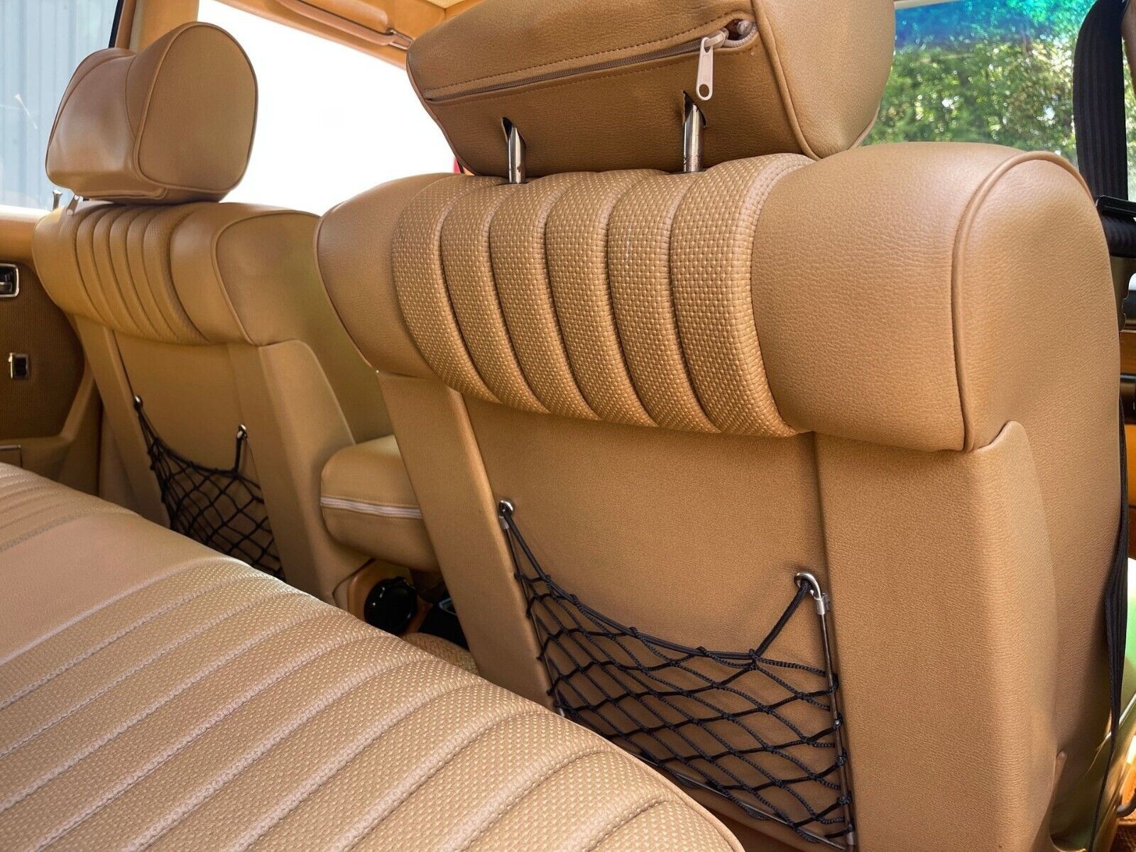 Mercedes-Benz-Other-1975-Sedan-21