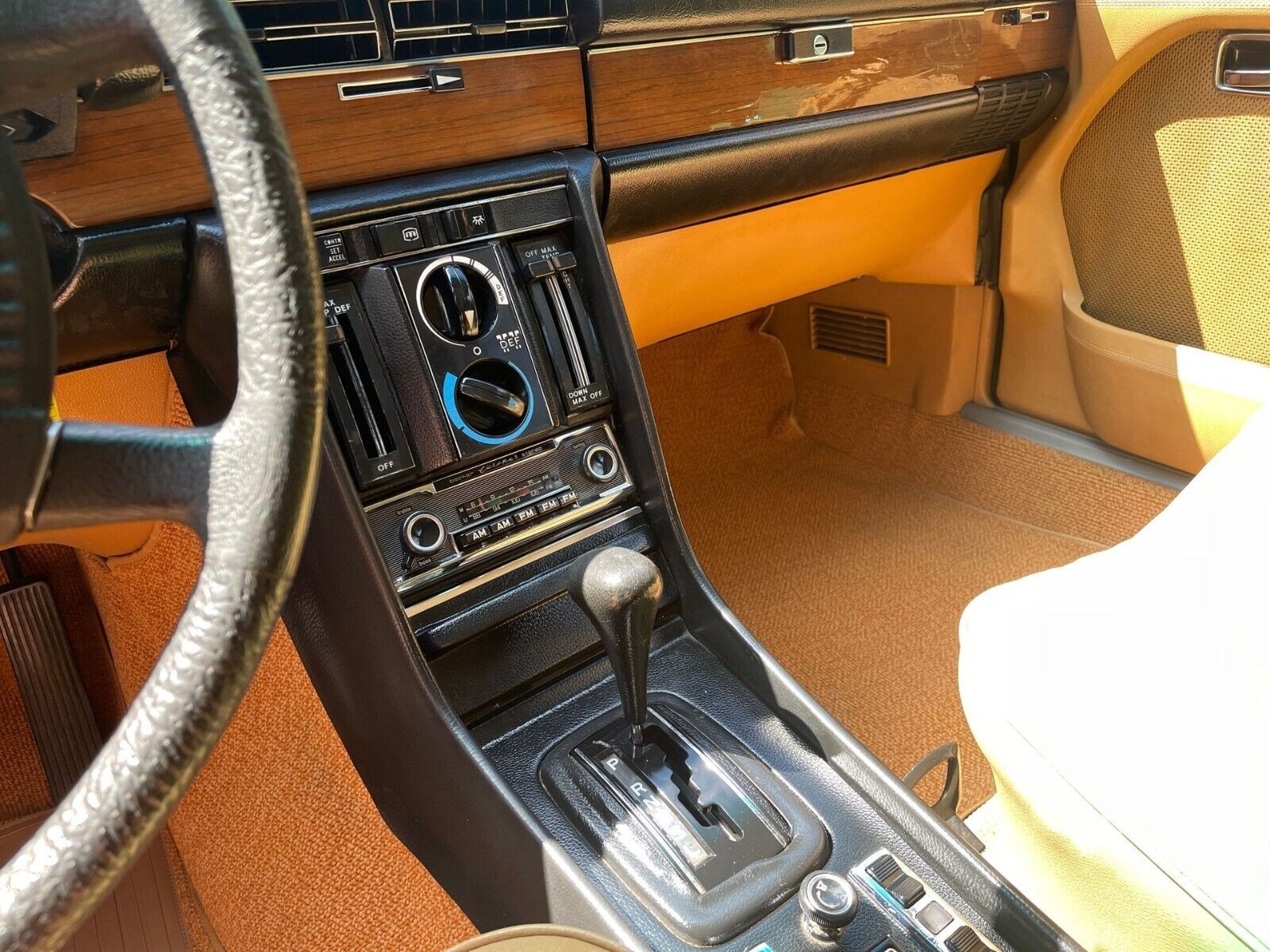 Mercedes-Benz-Other-1975-Sedan-22