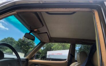 Mercedes-Benz-Other-1975-Sedan-24