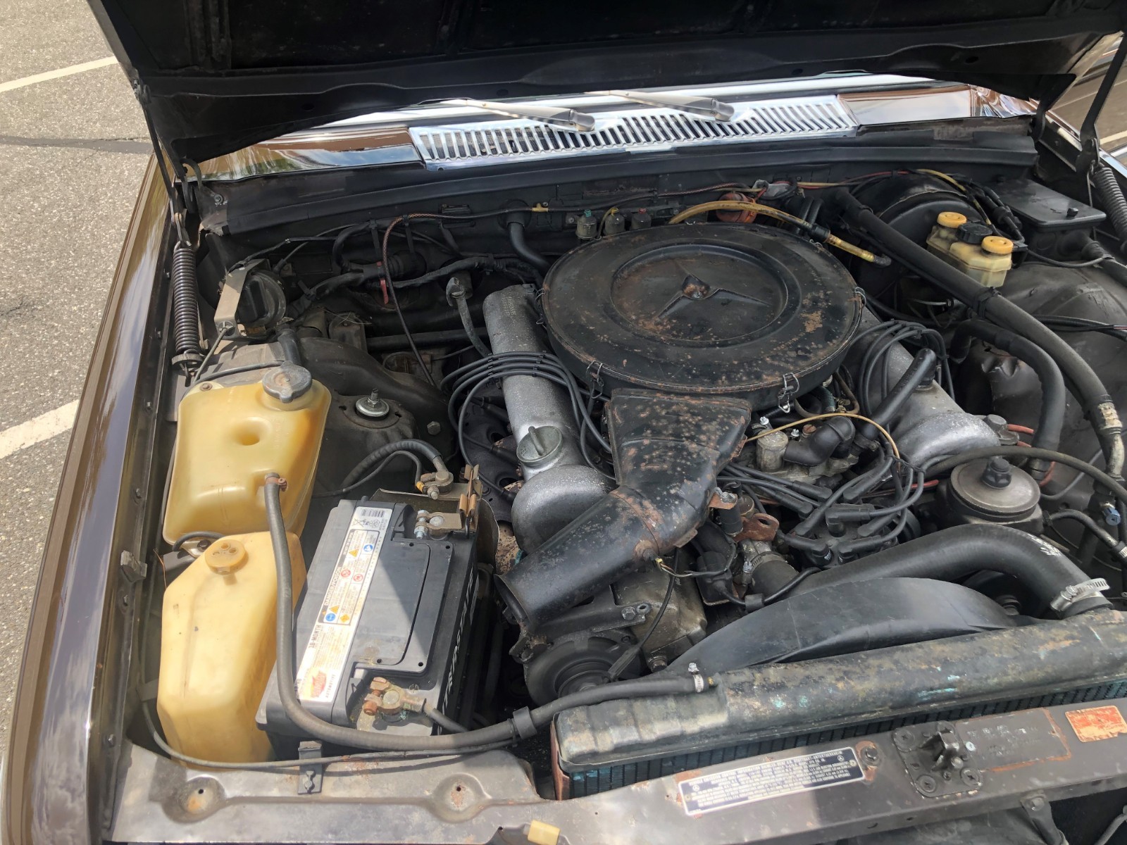Mercedes-Benz-Other-1975-Sedan-27