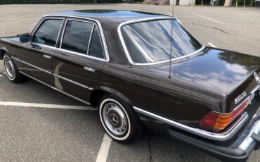 Mercedes-Benz-Other-1975-Sedan-6