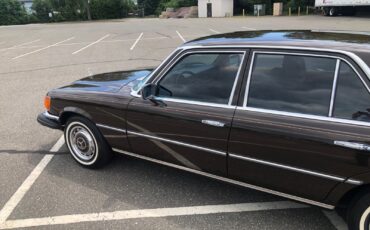 Mercedes-Benz-Other-1975-Sedan-7