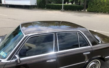 Mercedes-Benz-Other-1975-Sedan-8