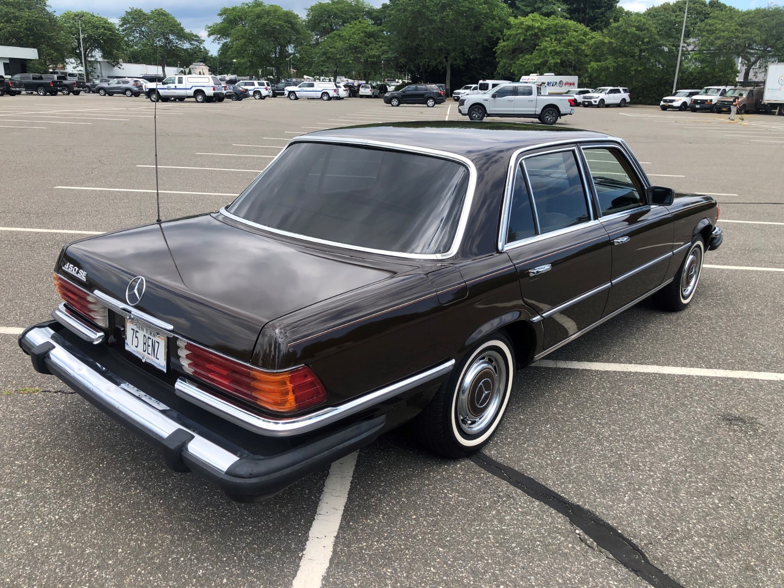 Mercedes-Benz-Other-1975-Sedan-9