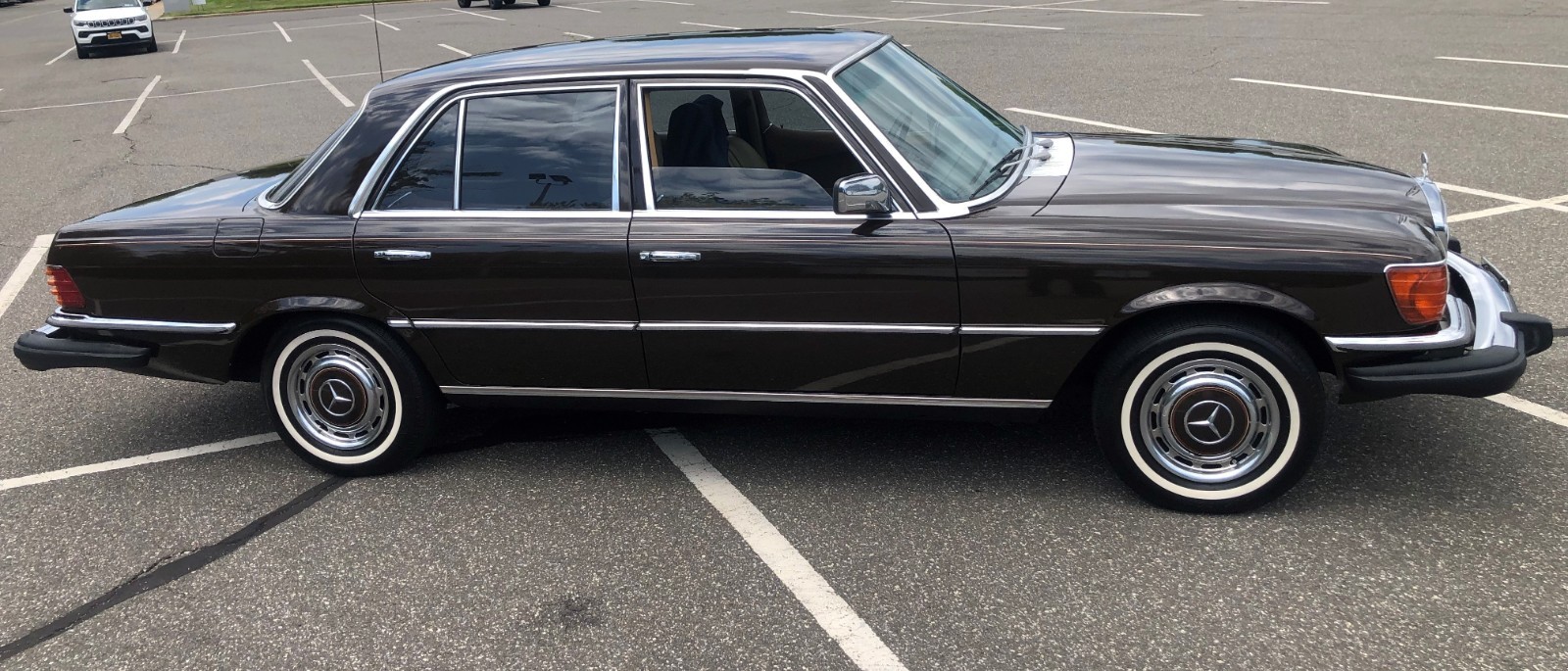 Mercedes-Benz-Other-1975-Sedan