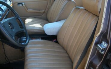 Mercedes-Benz-Other-1982-Sedan-20