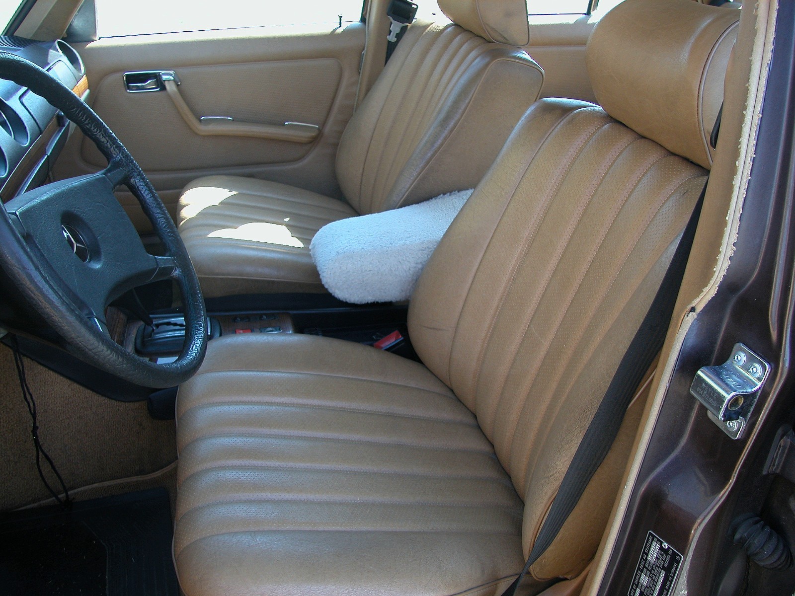 Mercedes-Benz-Other-1982-Sedan-20