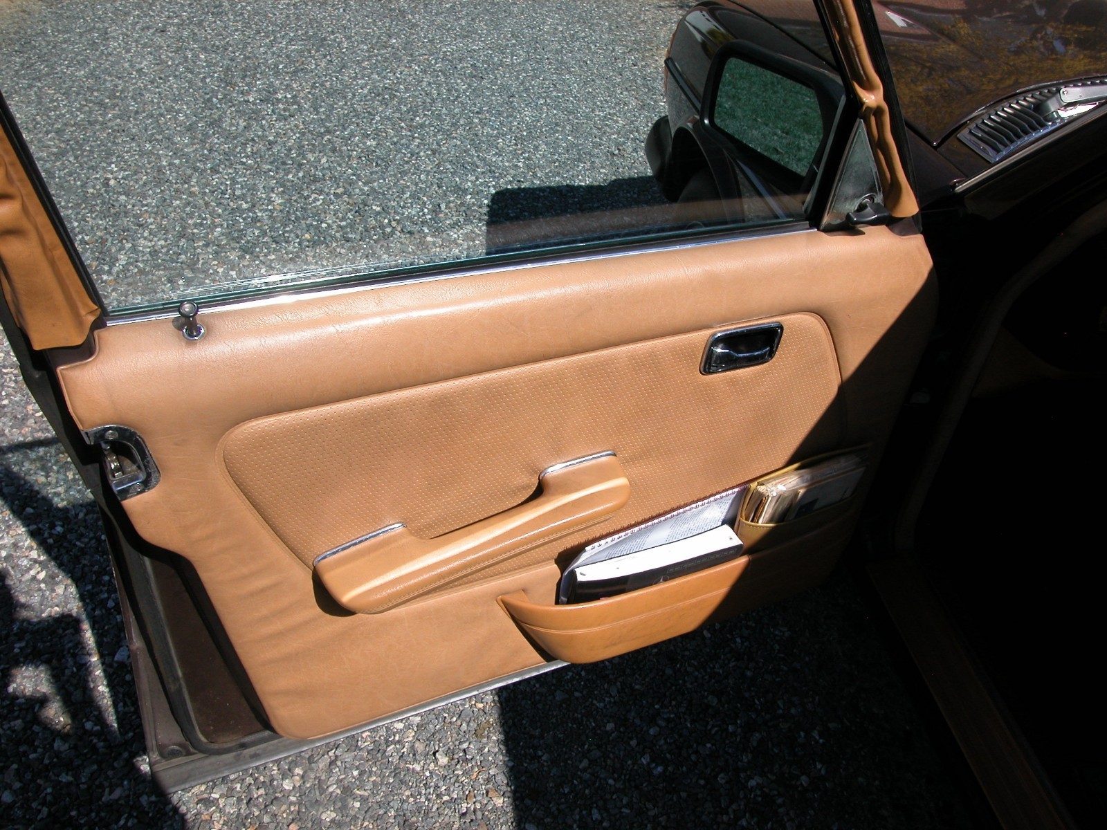 Mercedes-Benz-Other-1982-Sedan-21