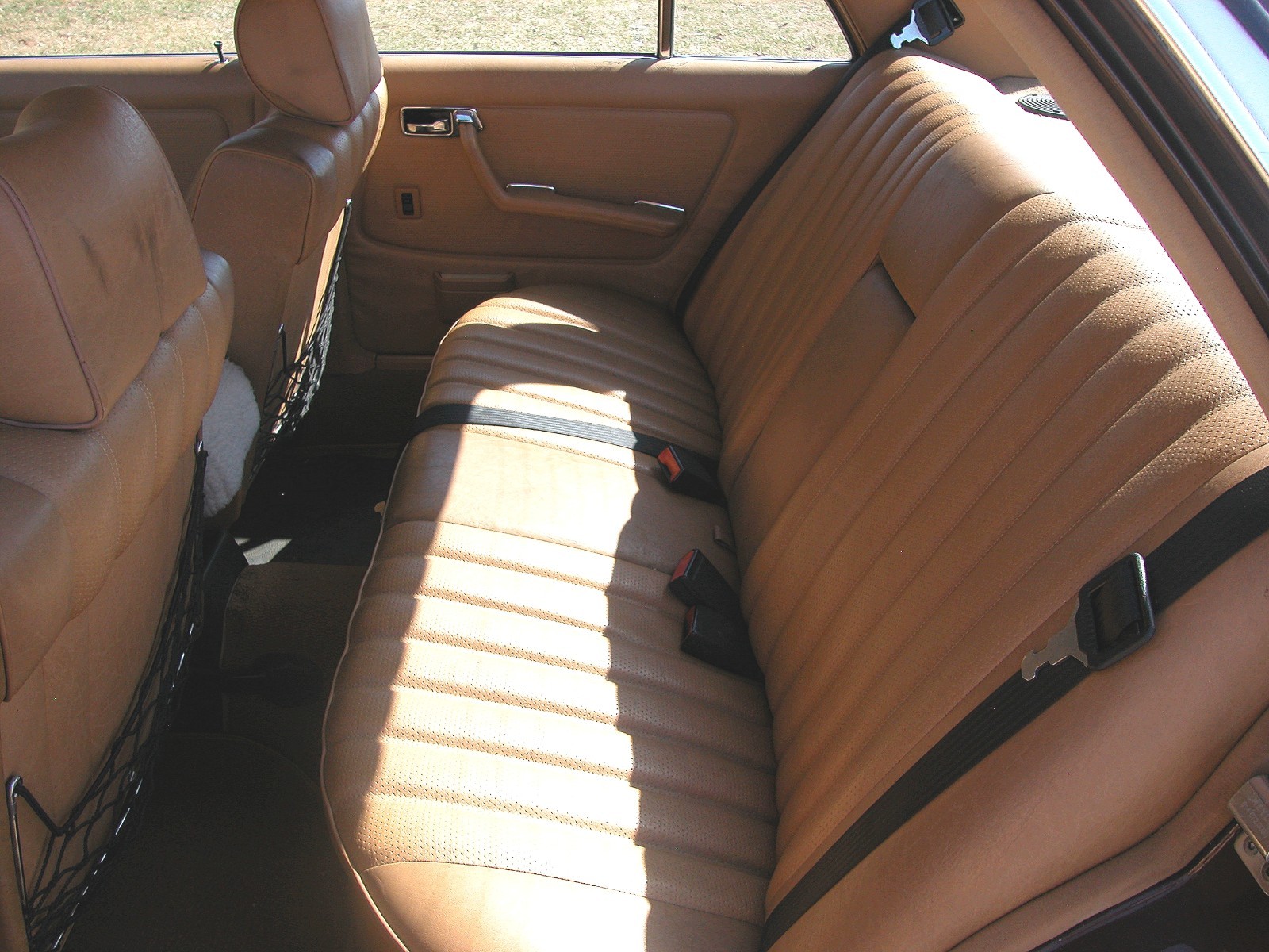 Mercedes-Benz-Other-1982-Sedan-22