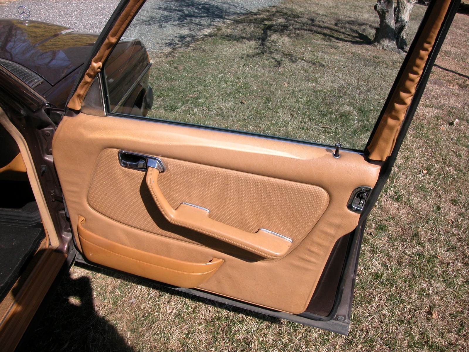 Mercedes-Benz-Other-1982-Sedan-27