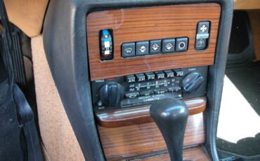 Mercedes-Benz-Other-1982-Sedan-34
