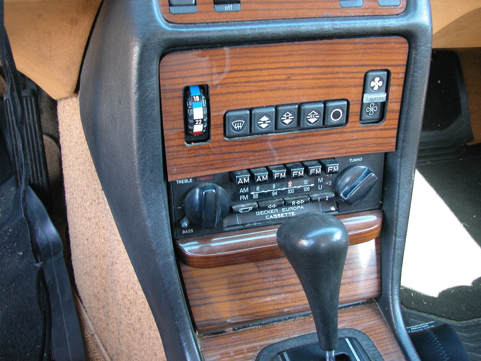 Mercedes-Benz-Other-1982-Sedan-34