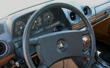 Mercedes-Benz-Other-1982-Sedan-37