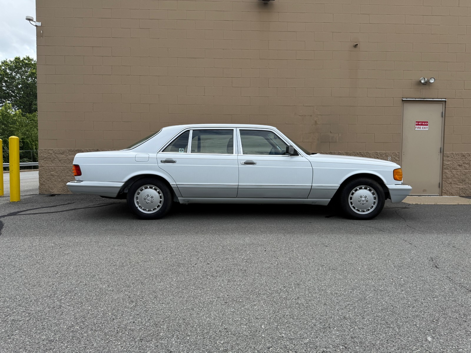 Mercedes-Benz-Other-1991-Sedan-3