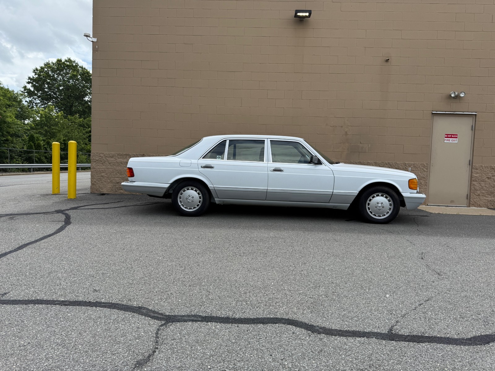 Mercedes-Benz-Other-1991-Sedan-4