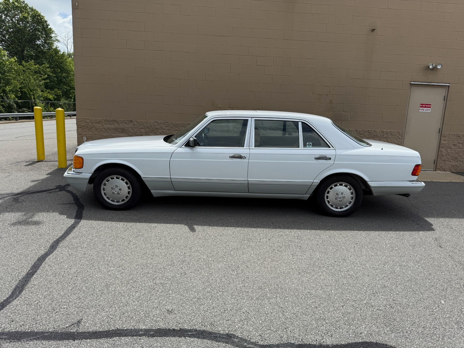 Mercedes-Benz-Other-1991-Sedan-8