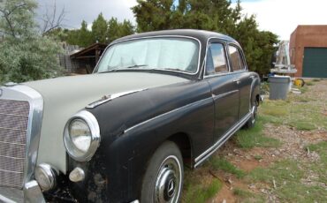 Mercedes-Benz-S-Class-1958-Sedan-2