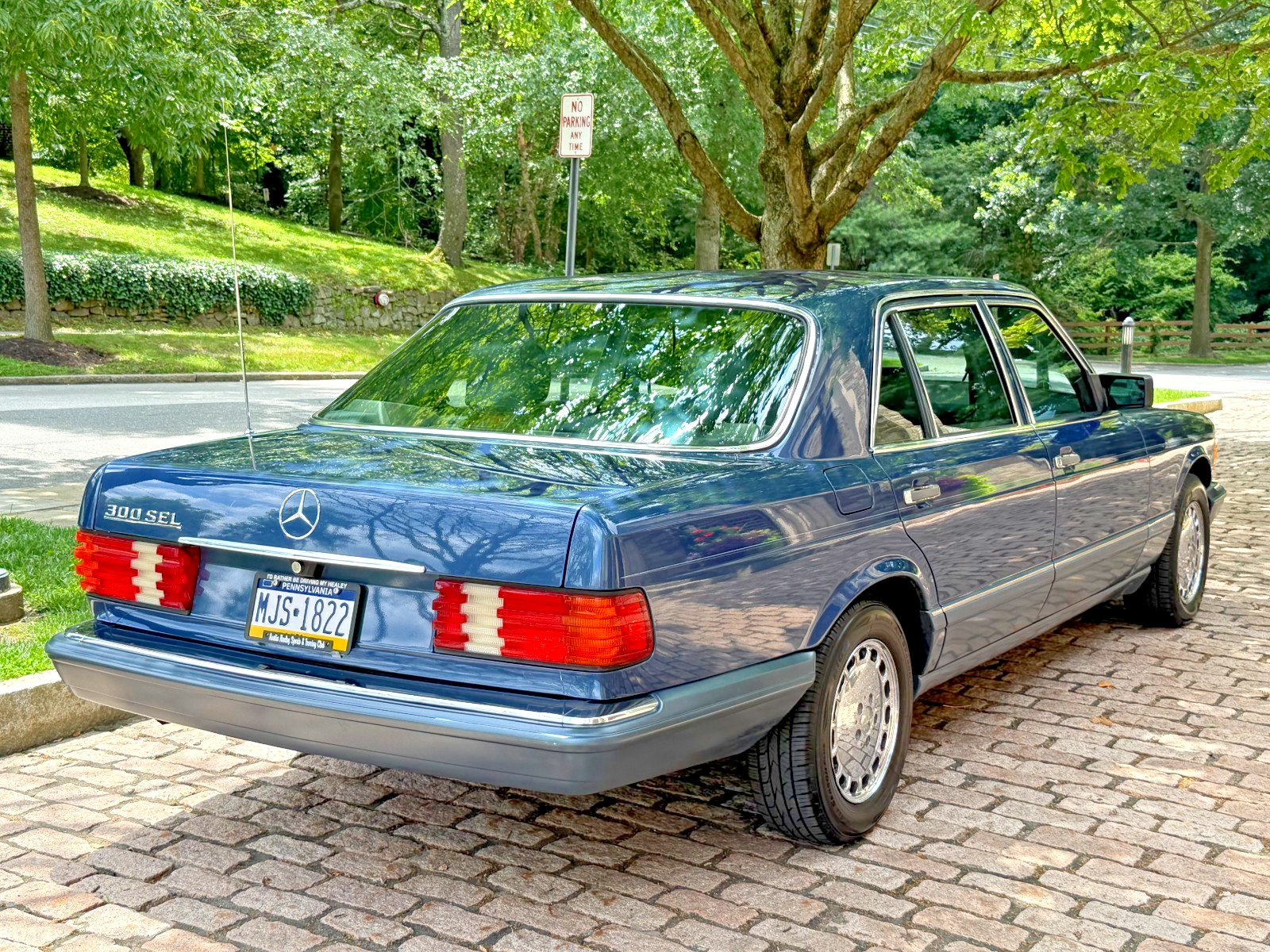 Mercedes-Benz-S-Class-1989-Sedan-1