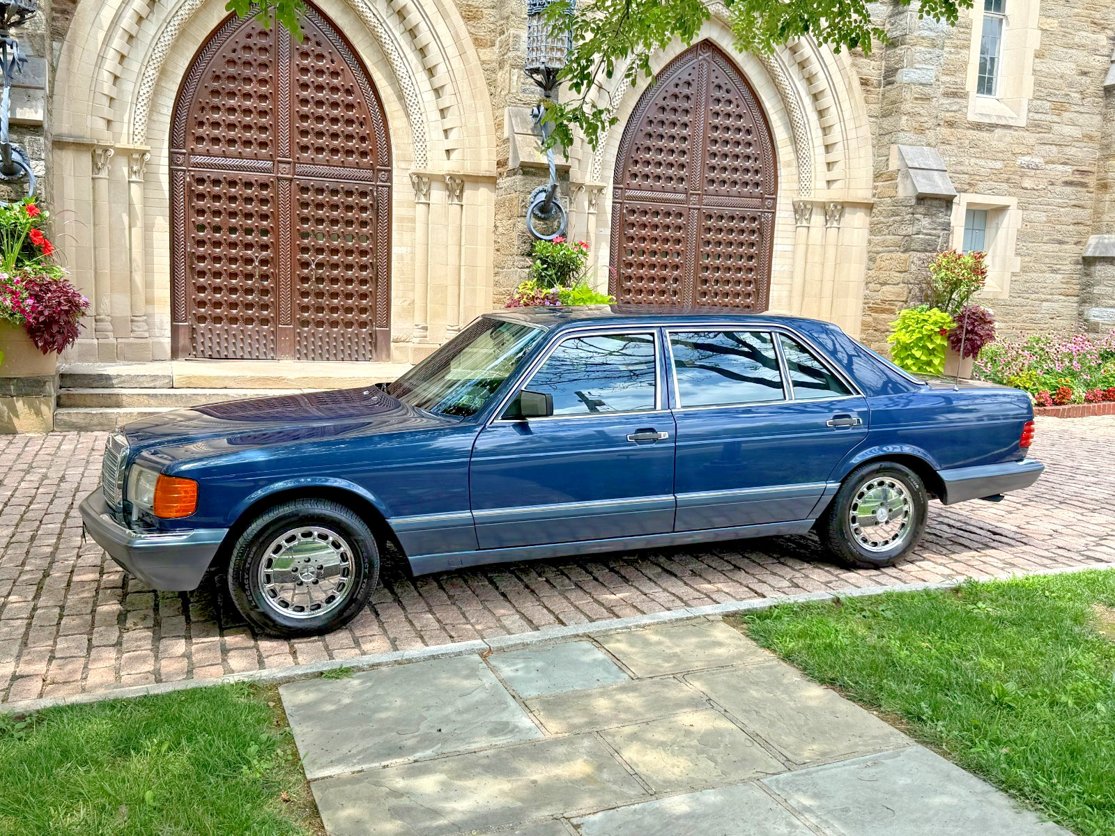 Mercedes-Benz-S-Class-1989-Sedan-10