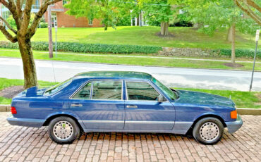 Mercedes-Benz-S-Class-1989-Sedan-2