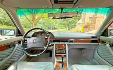 Mercedes-Benz-S-Class-1989-Sedan-3