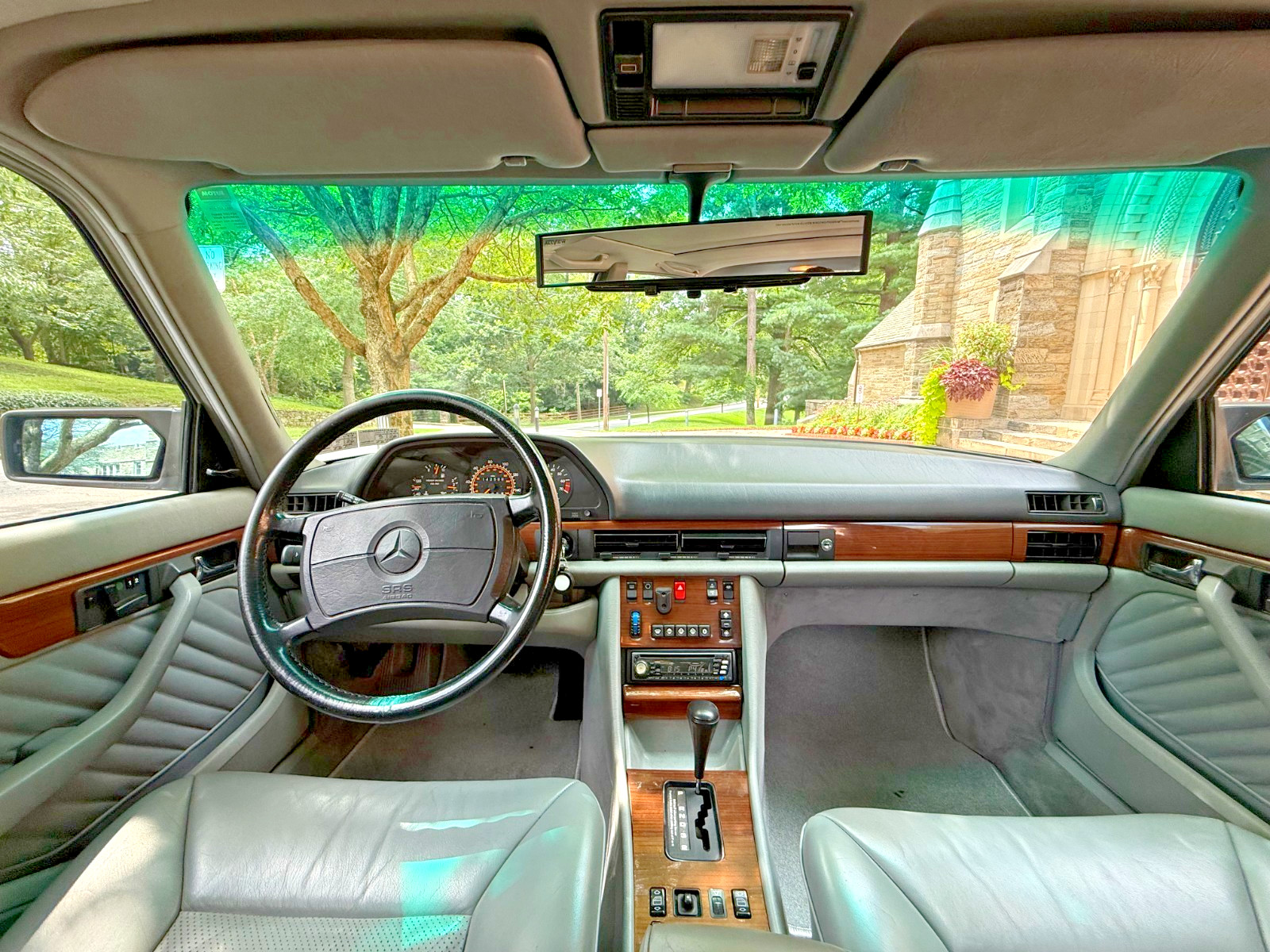 Mercedes-Benz-S-Class-1989-Sedan-3