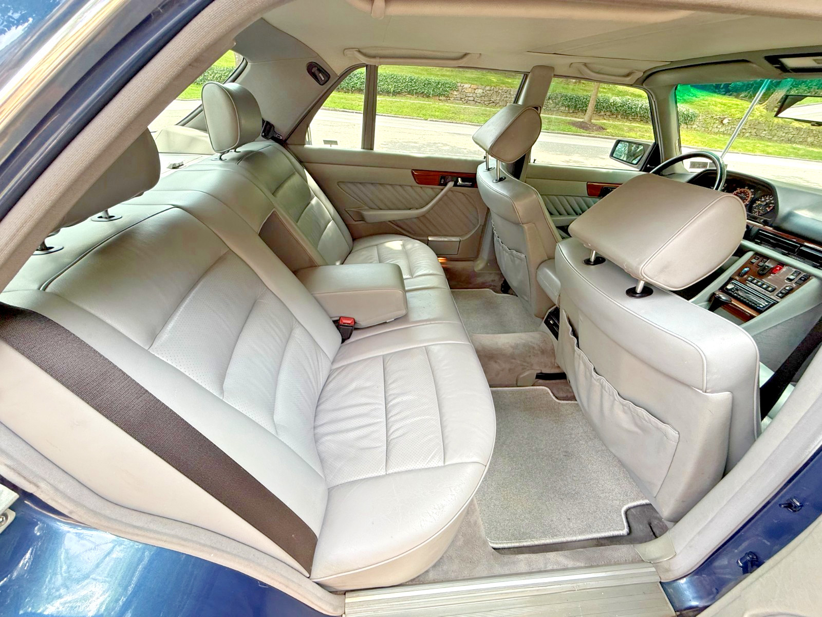 Mercedes-Benz-S-Class-1989-Sedan-8