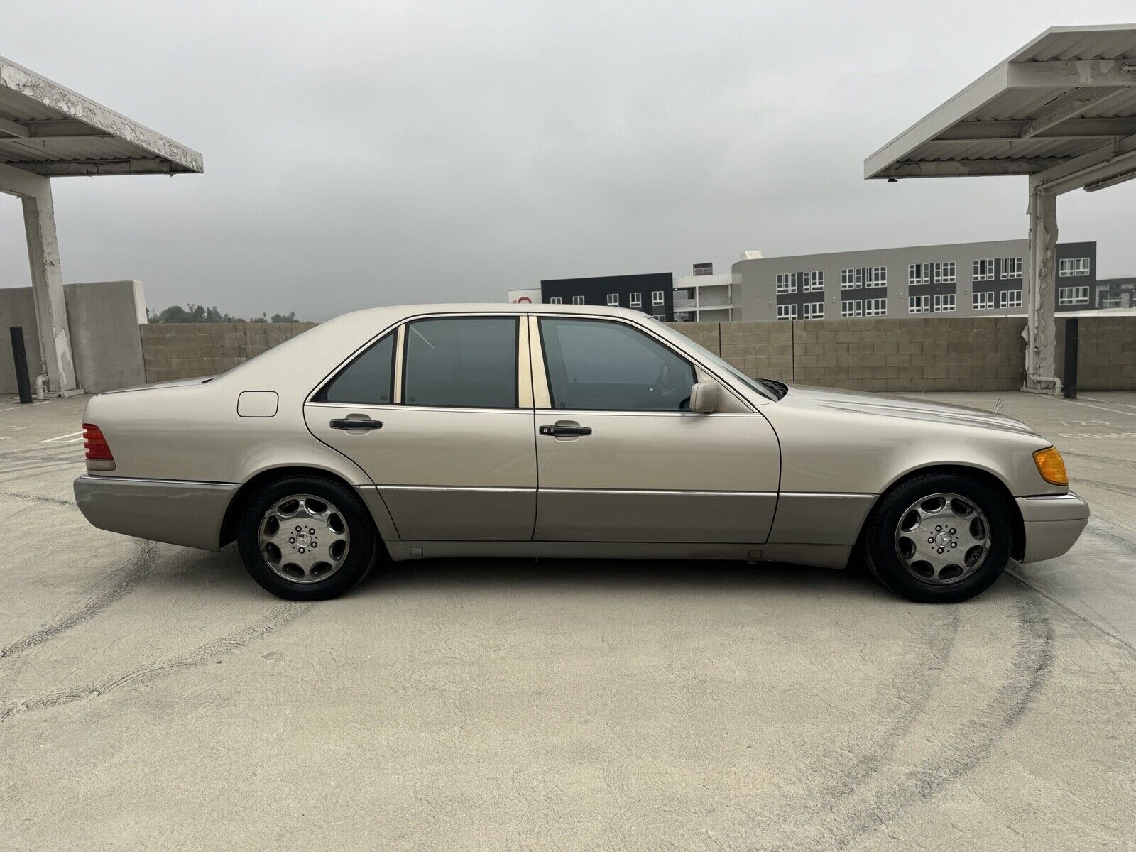 Mercedes-Benz-S-Class-1994-Sedan-4